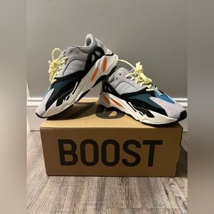YEEZY BOOST 700 WAVE RUNNER- SIZE 9.5 AUTHENTIC